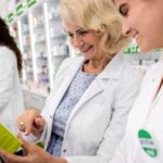 atendentes de farmácia que participa do programa de fidelidade da funcional