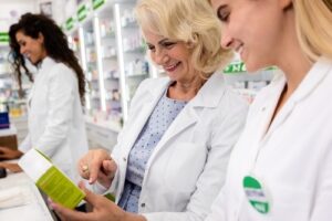 atendentes de farmácia que participa do programa de fidelidade da funcional