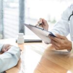 médico prescreve receita e paciente usa benefício farmácia e medicamentos controlados